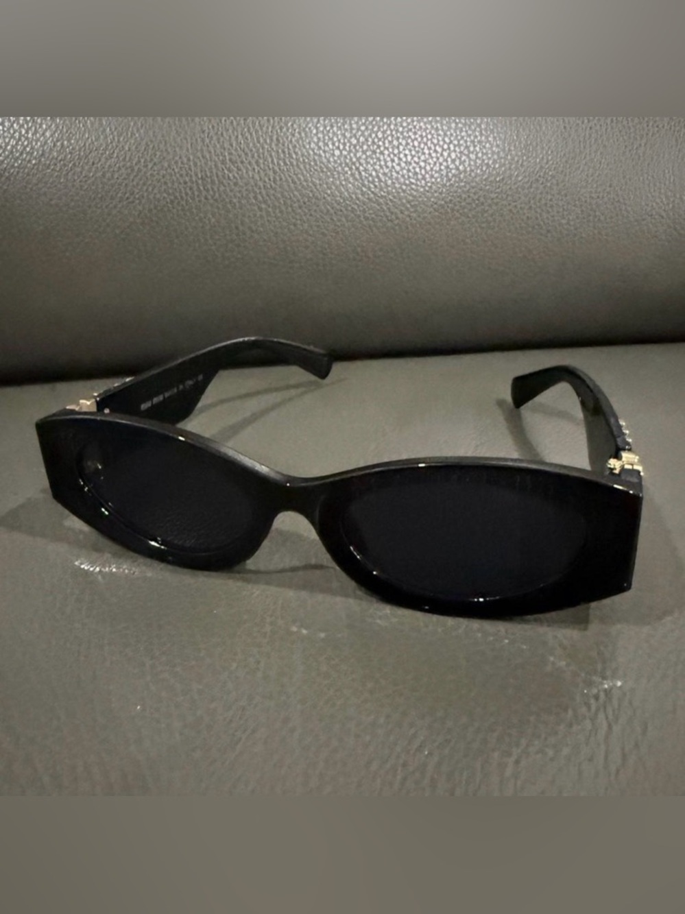 Miu Miu Black Oval Cat-Eye Sunglasses with Pink Case - Picture 4 of 4